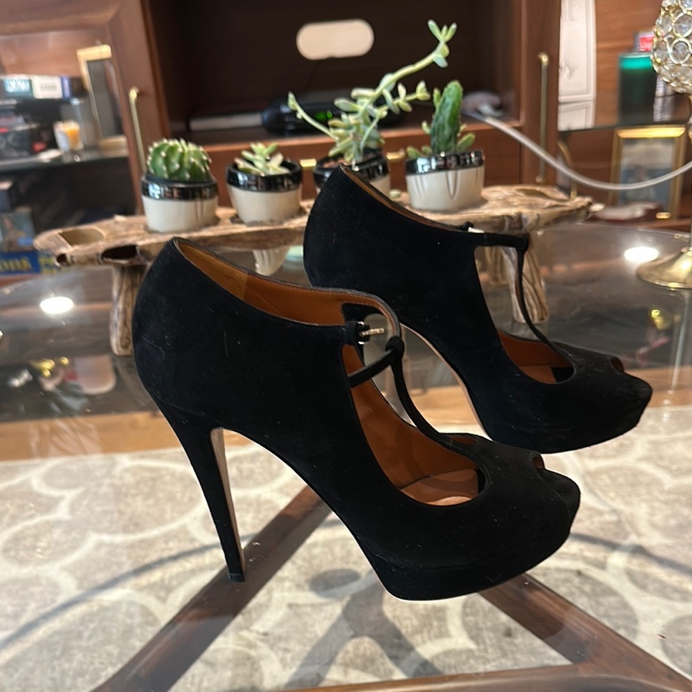 Gucci T-Strap Peep Toe Black Suede Heels